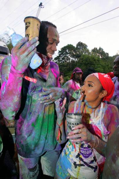 Usain Bolt scatenato al Carnevale di Trinidad